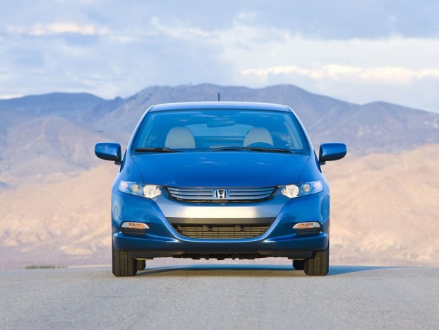 A csekély környezetszennyezés, és a tágas belső szól a Honda Insight mellett,