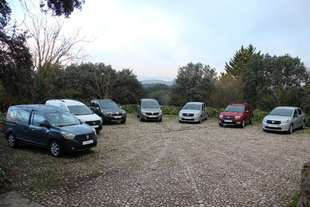 A teljes 2013-as Dacia-portfoliót kiállították az újságírók kamerái számára dél-Spanyolországban, a Logan, Sandero és Stepway bemutatóján. Szépek?