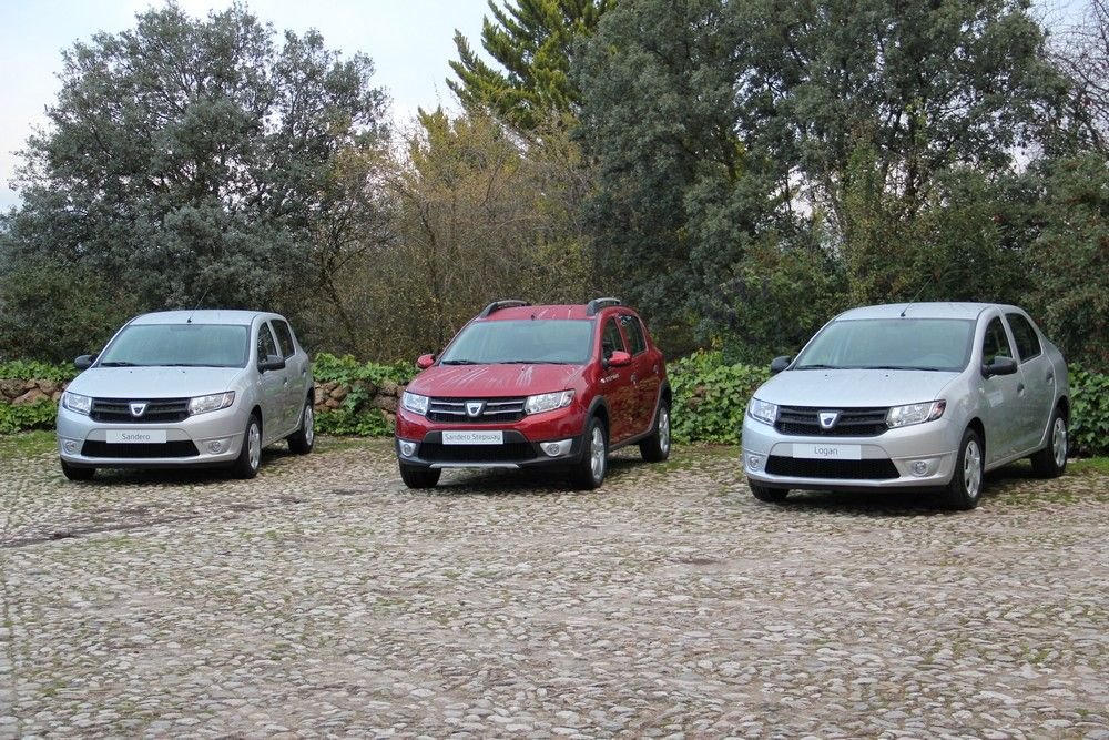 A három új Dacia-modell: más márkánál elmenne egynek is a lépcsős hátú, az ötajtós és az emelt verzió