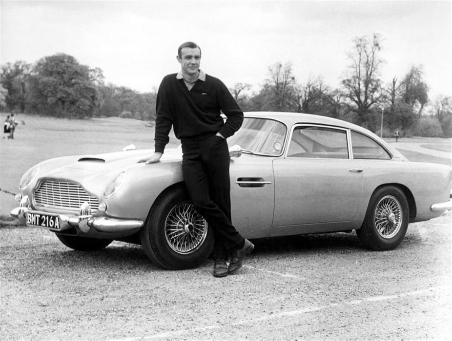 Sean Connery és az Aston Martin DB5, sokak szerint ez az igazi James Bond páros, és ezen semmi sem változtathat