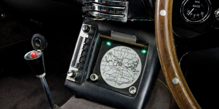 Radar a hatvanas években, a sebváltóban a katapultülés gombja. Előbbi ma már elérhető extra, utóbbira még úgy tűnik várnunk kell...