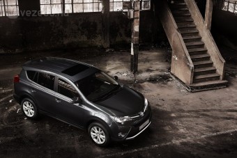 Sportosabb az új Toyota RAV4