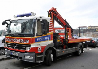 Lopóautó vadászik Budapesten