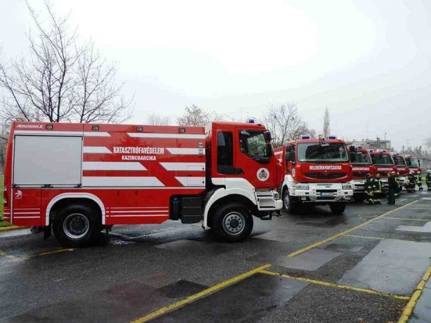 Új tűzoltóautókat adtak át 3 | Vezess Az új Keraxok 4x4-es meghajtásúak és 7 ezer literes víztartállyal rendelkeznek