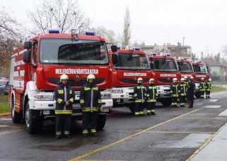 Új tűzoltóautókat adtak át