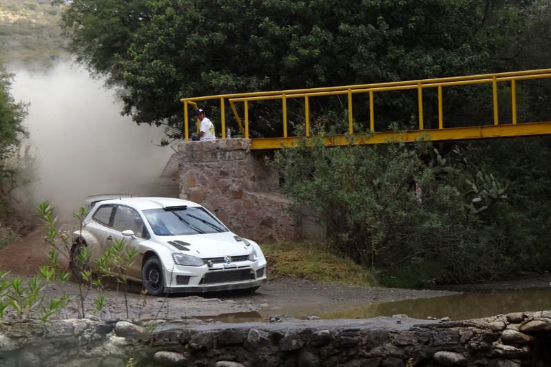 Balesettel nyitott Latvala a VW-nél 7