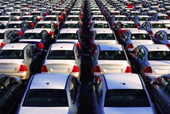 A magánemberek nem vesznek autót?