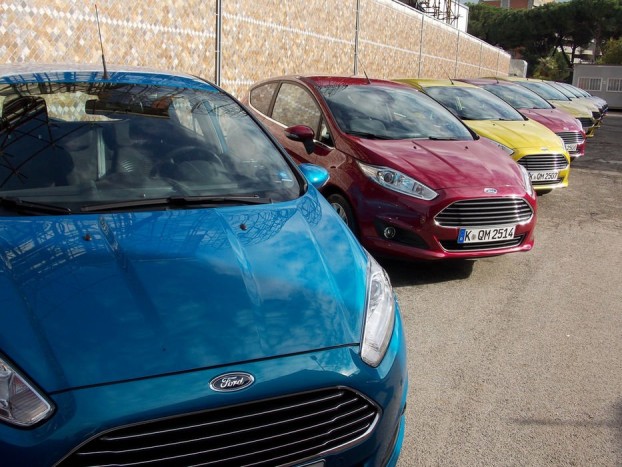 Életet ment, gyereket nevel az új Fiesta 6 A Fiesta orrában nehéz megtippelni milyen motor lesz, az egyliteres EcoBoost turbóval 100 és 125 lóerővel, turbó nélkül 65 és 80 lóerővel kerül beszerelésre, emellett marad az 1,25 valamint az 1,4 literes benzines, plusz a két dízel