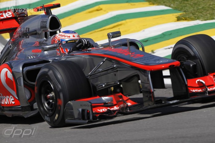 F1: Button kezesebb gumikat akar