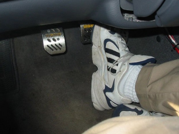 Lassan egyre több autó fékez helyettünk vészhelyzetben, de az igazi robotok megérkezéséig még nekünk kell elsajátítani a megállás tudományát.