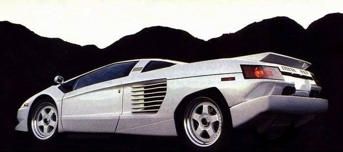 Több mint két méter széles a Cizeta V16T, így nem épp a városi közlekedés bajnoka