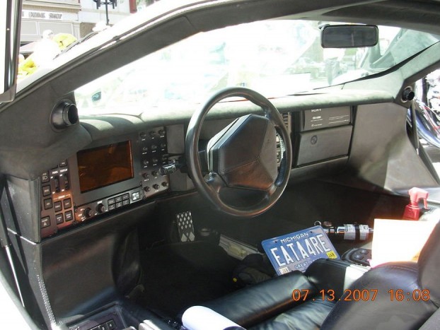 Hiába volt tankokra, vadászgépekre emlékeztető beltere a Vector W8 örök bukás maradt