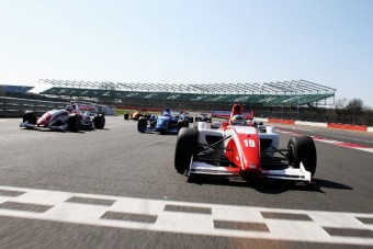 Lefújták a Forma-2-es idényt