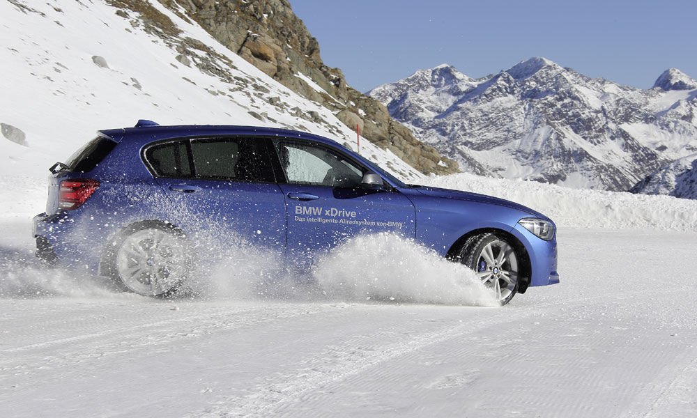 Az első napot ugyan maga alá temette egy lavina, de így is felkészülten érkeztünk haza a jégpáncallal borított Budapestre.  Egy nyaralással is összeköthető BMW tréningen jártunk Ausztriában. BMW Winter Technik Drive.