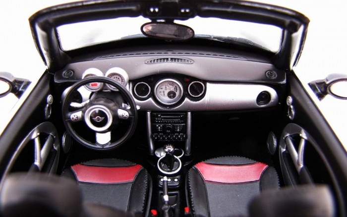 Örökké divatos 10 | Vezess Gömbölyűség mindenütt, a legszembetűnőbb elem az utastérben a levesestálnyi sebességmérő óra