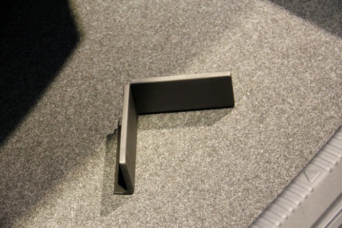 Magyar kedvenc lehet az új Octavia 8 | Vezess Ez a műanyag derékszög nem a rossz összeszerelési minőség bizonyítéka, hanem egy praktikus megoldás. A mobil-sarok tépőzárral kapaszkodik a kárpitba, így segítségével bármikor sarokba szoríthatjuk rakoncátlan csomagjainkat