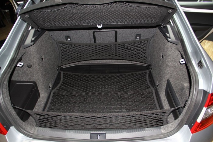 Magyar kedvenc lehet az új Octavia 9 | Vezess 590 liternyi csomagtér és rengeteg rögzítőháló