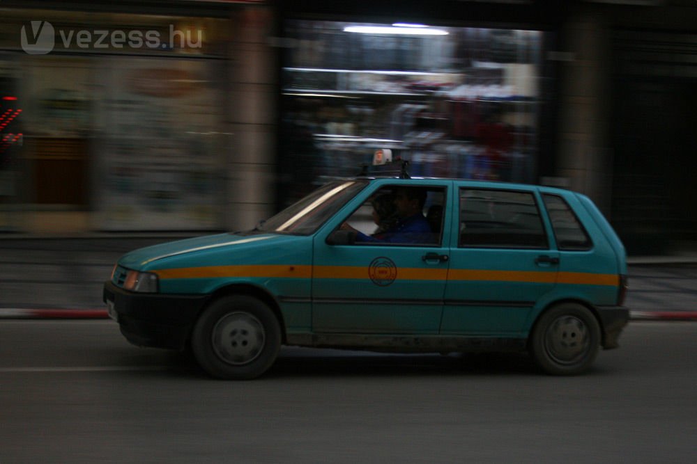 FIAT Unókat és 205-ös Peugeot-kat vált ki a Logan kis taxiként