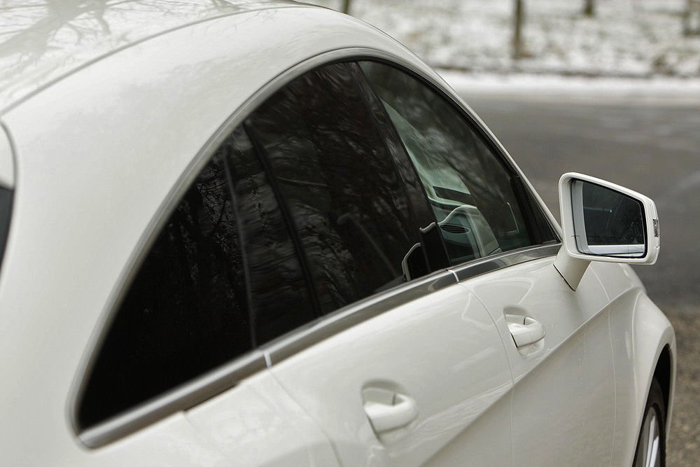 Ettől a vaskos lemeztől tűnik halottaskocsinak a CLS SB