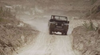 Világvége Land Roverrel