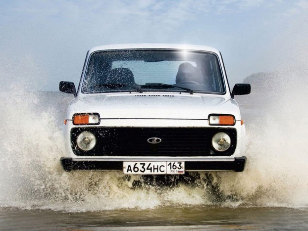 Guberálás olcsó túlélőjárművek után 7 | Vezess Jók a keleti platós teherautók, de nálunk elterjedtsége okán inkább a Lada Niva lehet az első számú túlélő málhás