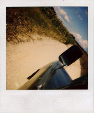 Land Rover és Polaroid 5 | Vezess Jobbkormányos, így bátran lehet benne a baloldalon fényképezgetni