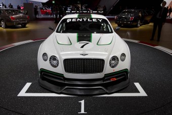 Raliscég fejleszti a gazdagok versenyautóját