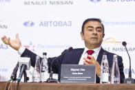 Carlos Ghosn a Nissan, a Renault és a Ladát gyártó Avto VAZ elnöke. A világon tízből egy autót az általa vezetett cégek adnak el