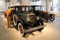 L&K Skoda Typ 110 (1929) - A Skoda márkajel megjelenésével még nem tűnt el azonnal a Laurin & Klement felirat