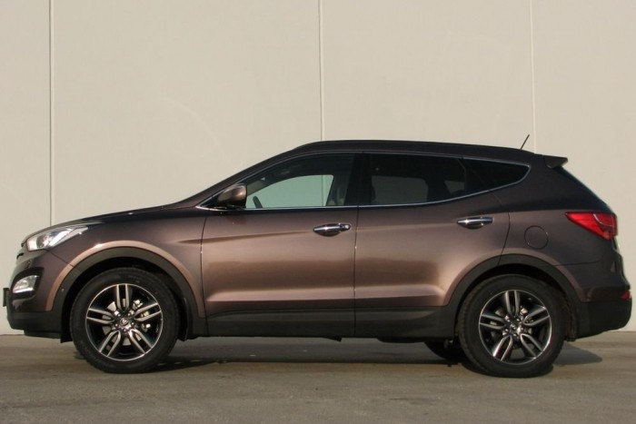A Hyundai, ami tényleg prémium 3 Majd' 4,7 méter hosszú, a tengelytáv 2700 mm, a Passat-kategória átlagos értéke. Van is benne hely bőven