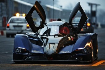 600 kilós szlovák versenyautó