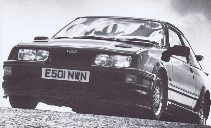 Az RS500 Cosworth versenyváltozata 500-550 lóerőt tudott, a széria 224-et