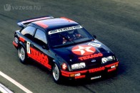 1988-ban az Sierra RS Cosworth megnyerte az ír, a spanyol, a francia, a brit és a holland ralibajnokságot, pályán a brit túraautó bajnokságot és DTM-et, Klaus Ludwiggal