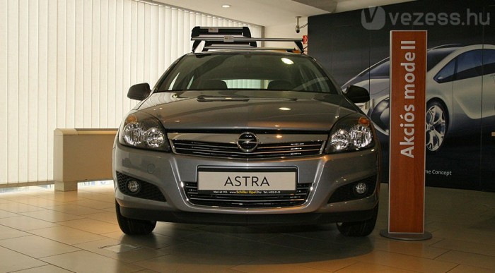 A rendőrség mozgatta az autópiacot 7