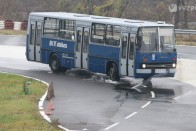 Így driftel egy BKV-busz 20