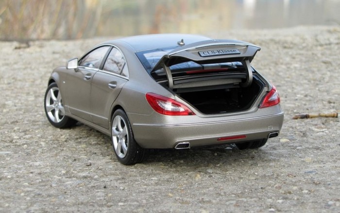 Idétlen kivitelezésű csomagtartó