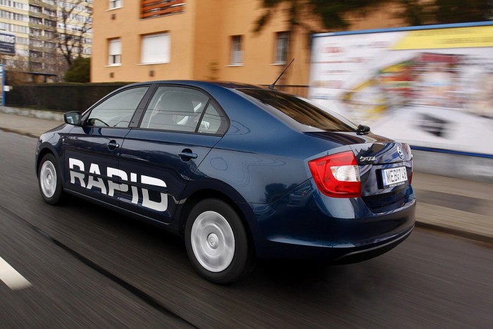 Az 1,6-os turbómotor könnyedén mozgatja az 1,1 tonnás autót, még négy utassal is