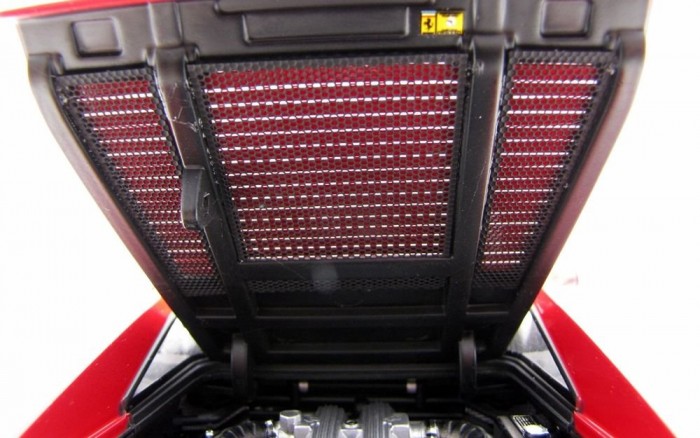 Aranyos kis sárga táblácska, mesteri rácsozás és illúzióromboló rögzítő bumszliság