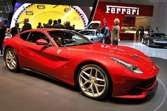 Felére esett a Ferrari-eladás Olaszországban