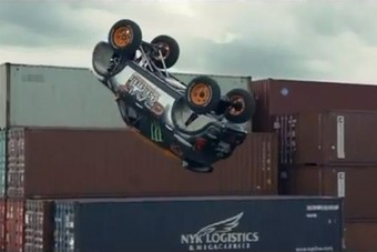 Hátraszaltó autóval?