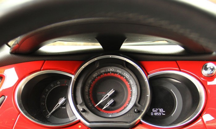 6,5 alatt megy 100-ra, 235 a vége