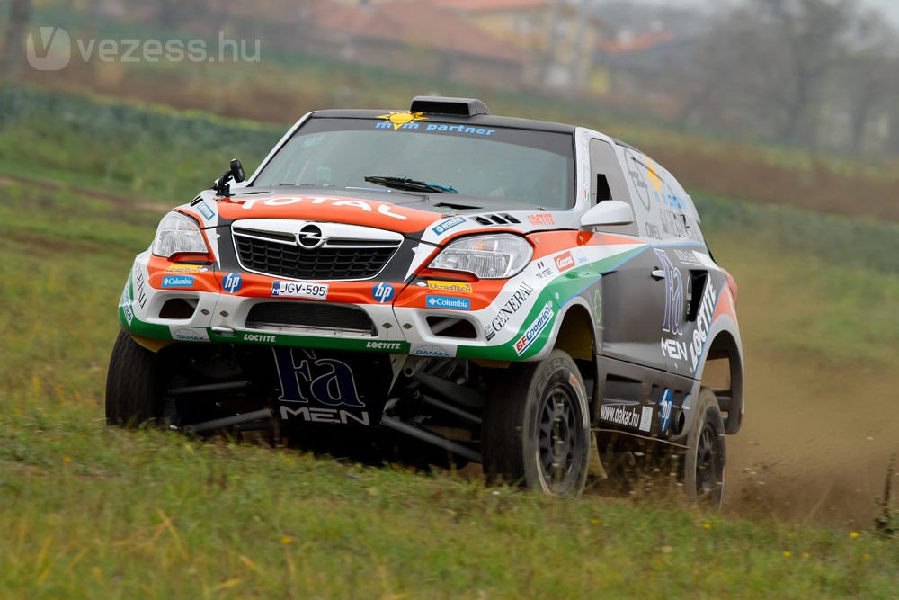 Magyarokkal indul a 2013-as Dakar 24