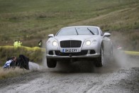 Ez látványos lesz! Bentley a ralipályán