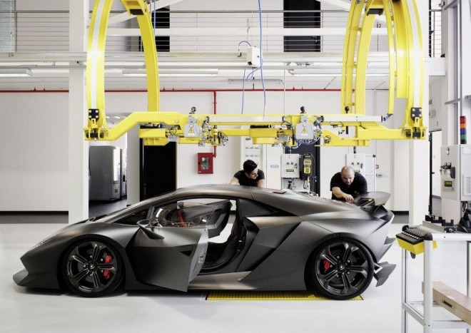 Gyártásban a legújabb Lamborghini 1
