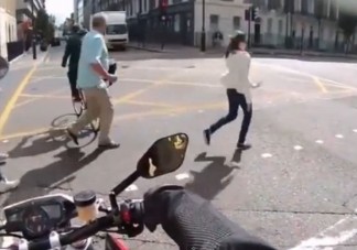 Gyalogosrémisztő motoros fenegyerek