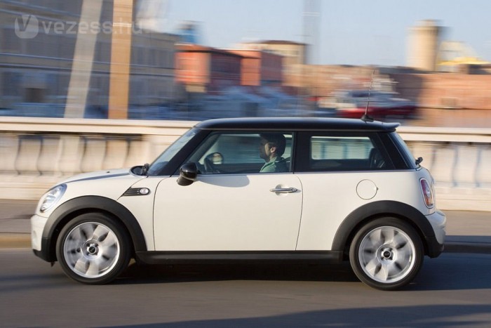 Olcsó kisautóktól a nemes kabriókig 6 | Vezess Év végén az új MINI már az elsőkerék-hajtású BMW-modellekkel közös padlólemezt kapja