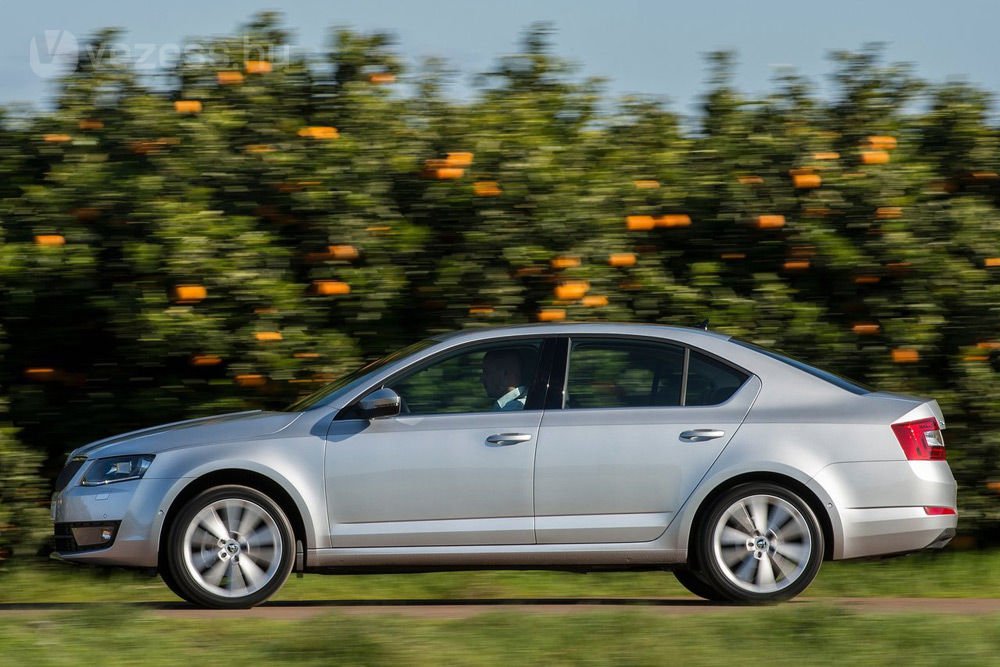 Eddig vitatéma volt, hogy a Škoda Octavia a kompakt vagy a középkategóriás autók közé tartozik-e. Mi az előbbibe soroljuk, de könnyen lehet, hogy februártól a harmadik széria megingat bennünket