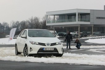 Toyota Auris: Gyors jégtánc magyar földön
