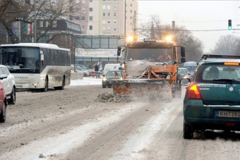 Estére megbírkóznak a hóval a hatóságok?