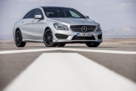 Szinte változatlanul emeli át sorozatgyártásba a tavaly tavasszal bemutatott Concept Style Coupé külső és belső stílusjegyeit a Mercedes új, kompakt kupé-limuzinja.